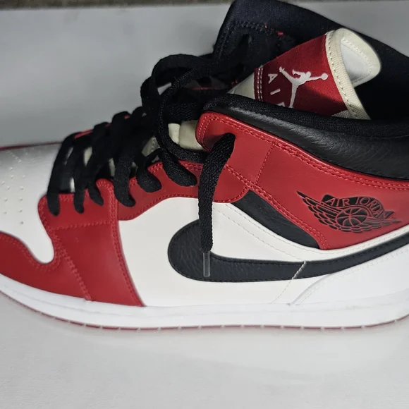 Mid AIR JORDAN1 CHICAGO 2020 WHITE HEEL RED/BLACK 554724-173 worn once no box - Picture 9 of 12